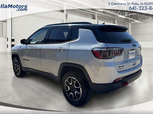 Used 2024 Jeep Compass Trailhawk image 5