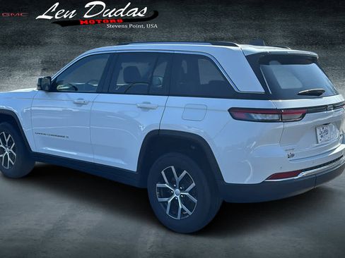 Used 2023 Jeep Grand Cherokee Limited image 3