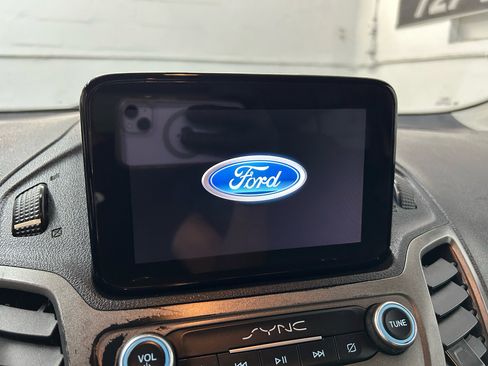 Used 2019 Ford Transit Connect XLT image 21