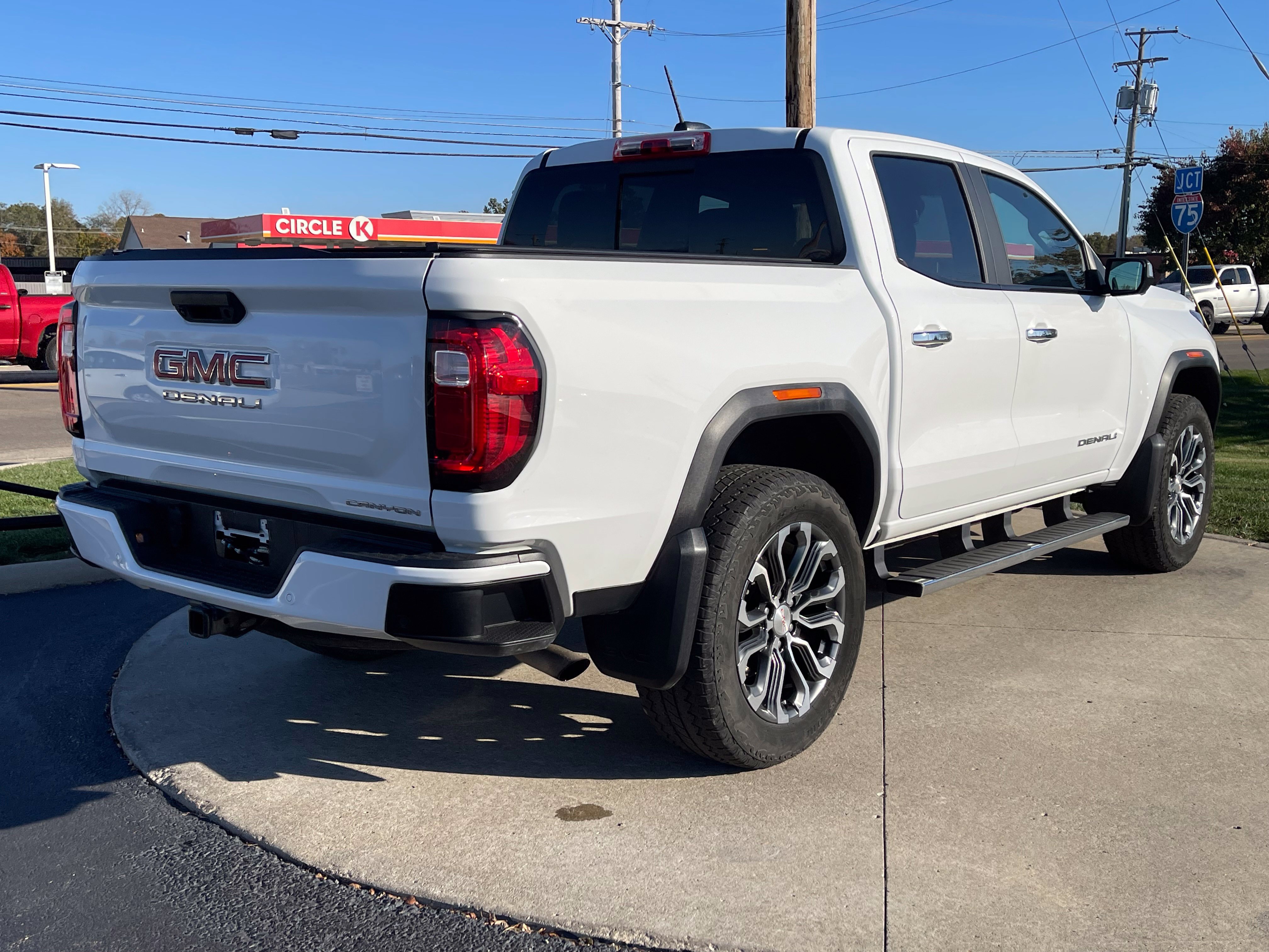 Used 2025 GMC Canyon Denali AWD/4WD image 7