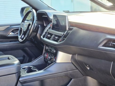 Used 2023 Chevrolet Suburban Premier image 13
