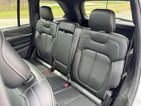 Used 2024 Jeep Grand Cherokee Limited w/ Luxury Tech Group II AWD/4WD image 38