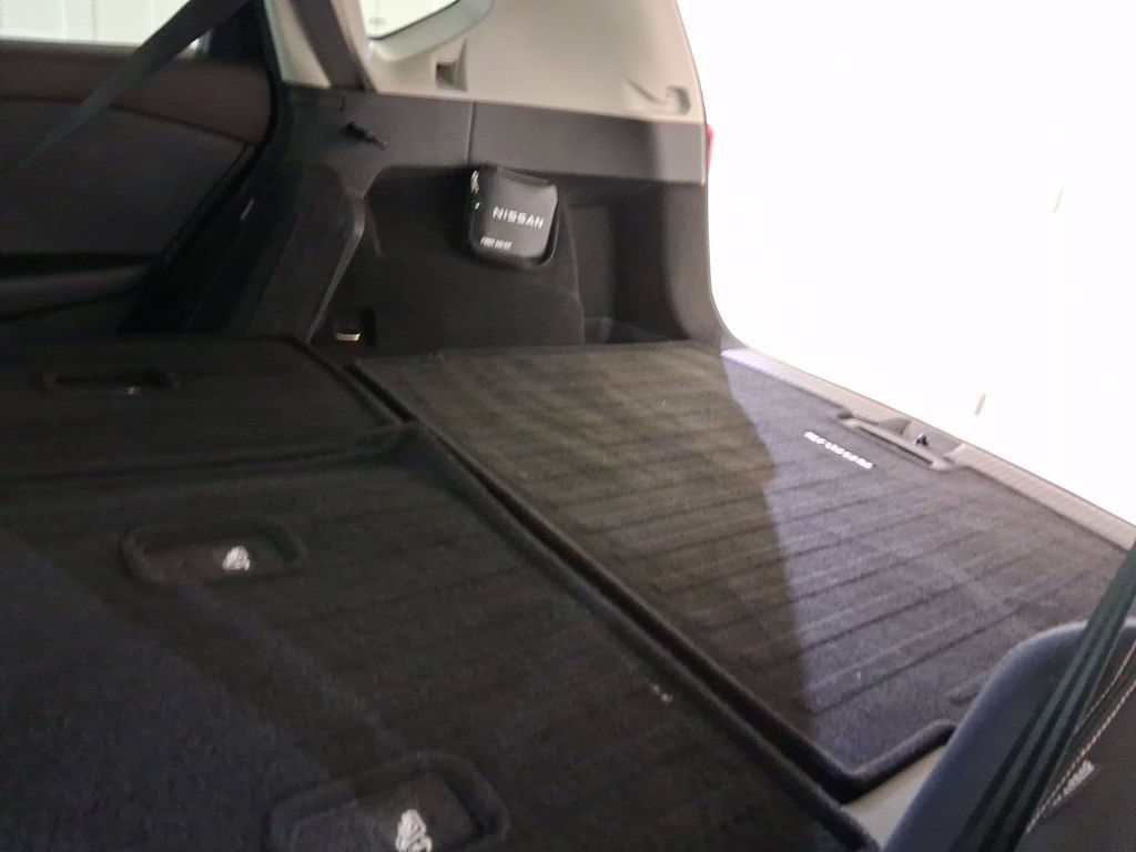Used 2023 Nissan Rogue S AWD/4WD image 11