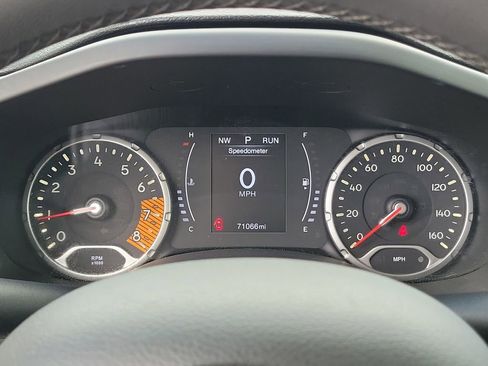 Used 2019 Jeep Renegade Latitude w/ Popular Equipment Group image 23