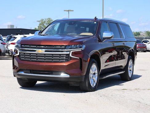 Used 2023 Chevrolet Suburban Premier AWD/4WD image 6