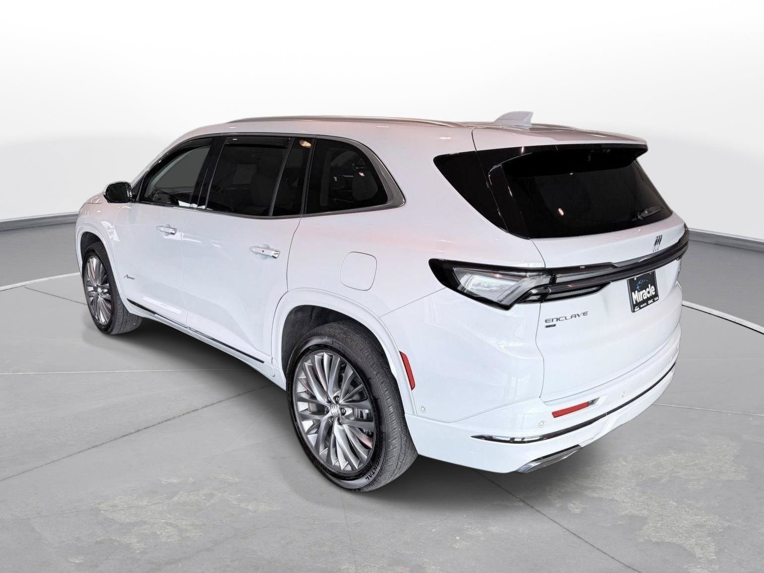 Used 2026 Buick Enclave Avenir w/ Super Cruise Package AWD/4WD image 5