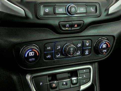 Used 2024 GMC Terrain SLE w/ Driver Convenience Package FWD image 22