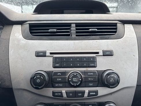 Used 2010 Ford Focus SE image 15