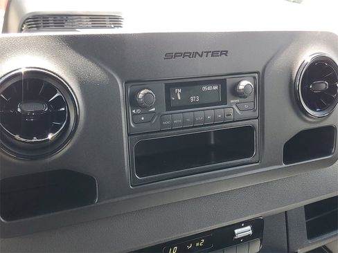 Used 2025 Mercedes-Benz Sprinter 2500 image 21