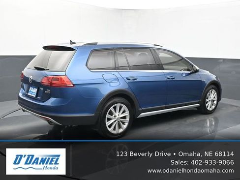 Used 2017 Volkswagen Golf Alltrack SE AWD/4WD image 6