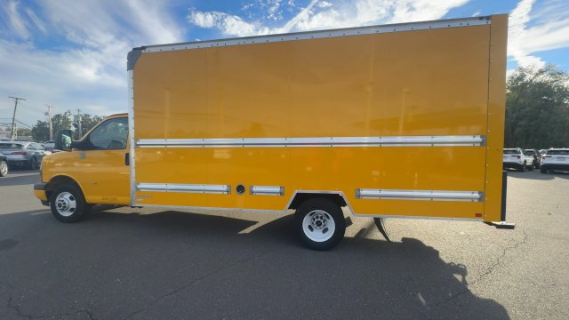 Used 2023 GMC Savana 3500 Extended w/ Power Convenience Package RWD image 5