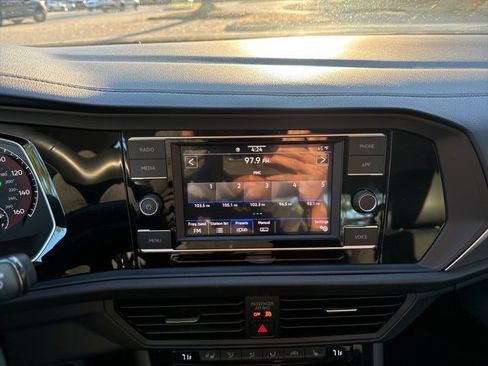 Used 2020 Volkswagen Jetta SE w/ SE Cold Weather Package image 15