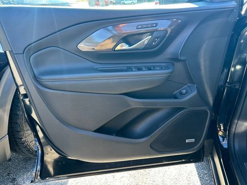 Used 2022 GMC Terrain Denali w/ Black Diamond Edition image 12