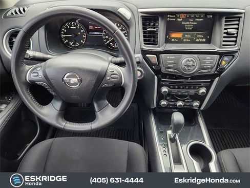 Used 2020 Nissan Pathfinder SV image 27