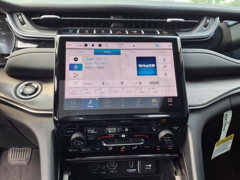 Certified 2024 Jeep Grand Cherokee Limited 4xe image 25