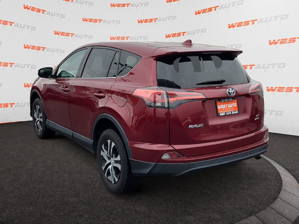 Used 2018 Toyota RAV4 LE AWD/4WD image 3