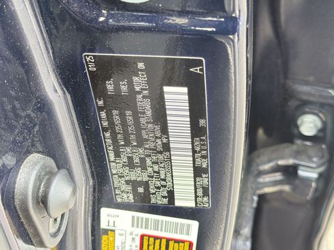 Used 2025 Toyota Highlander LE image 22