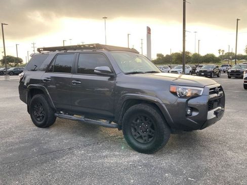 Used 2022 Toyota 4Runner SR5 Premium w/ Moonroof Package RWD image 2