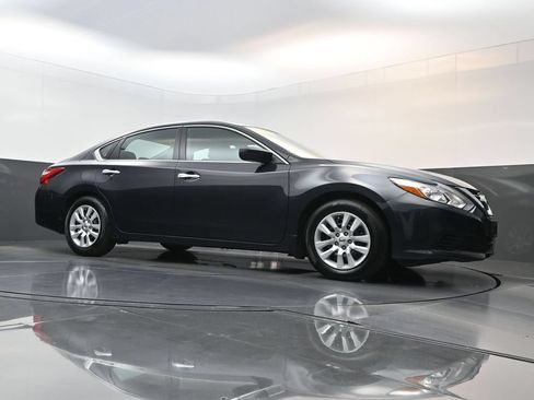 Used 2017 Nissan Altima 2.5 S w/ Power Driver Seat Package FWD image 21