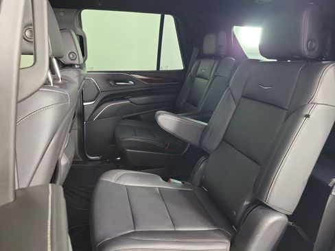 Used 2021 Cadillac Escalade Luxury RWD image 12