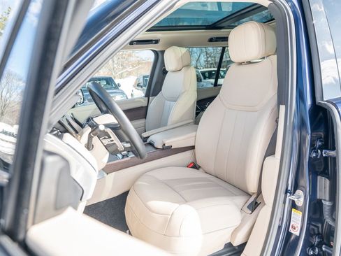 Certified 2023 Land Rover Range Rover SE image 19