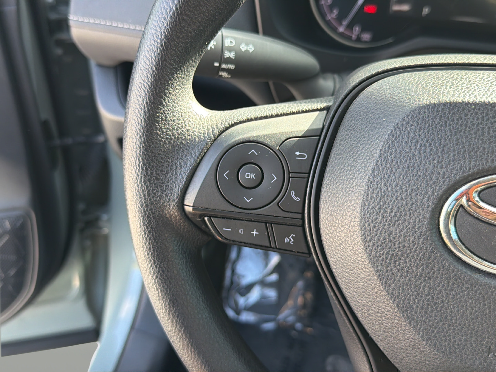 Used 2023 Toyota RAV4 XLE w/ Convenience Package FWD image 17