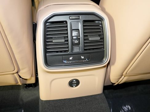 New 2026 Porsche Macan image 33