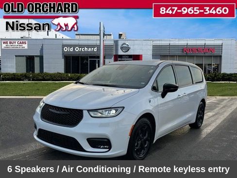 Used 2024 Chrysler Pacifica Limited FWD image 1