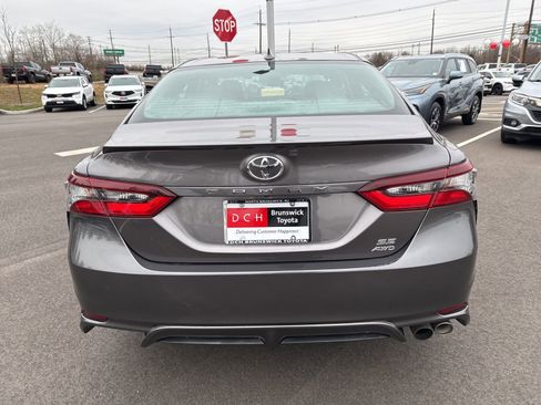 Used 2021 Toyota Camry SE image 6