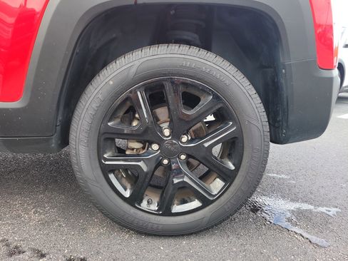 Used 2023 Jeep Renegade Altitude w/ Sun/Sound Group AWD/4WD image 8