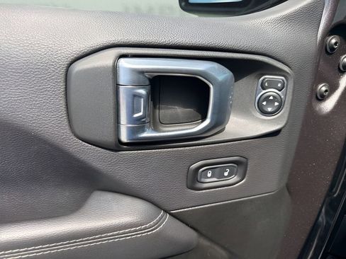 Used 2022 Jeep Wrangler Unlimited Sahara w/ Cold Weather Group image 27