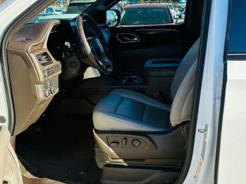 Used 2022 Chevrolet Suburban Z71 w/ Luxury Package image 8