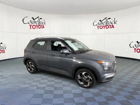 Used 2025 Hyundai Venue SEL FWD image 2