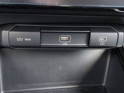 Used 2024 Kia Niro LX image 38