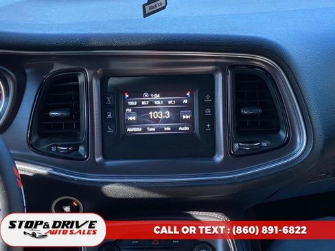 Used 2015 Dodge Challenger SXT image 12