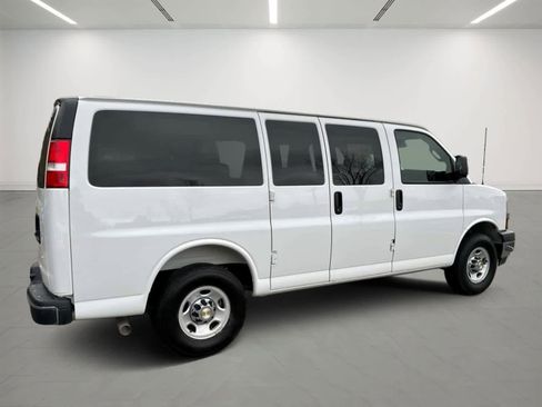 Used 2025 Chevrolet Express 2500 LT w/ LT Preferred Equipment Group RWD image 4