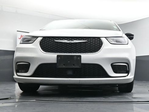 Used 2024 Chrysler Pacifica Limited FWD image 19