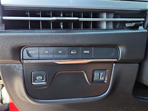 Used 2025 Cadillac Escalade Luxury image 24