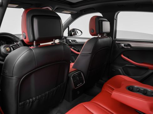 Used 2025 Porsche Macan image 40