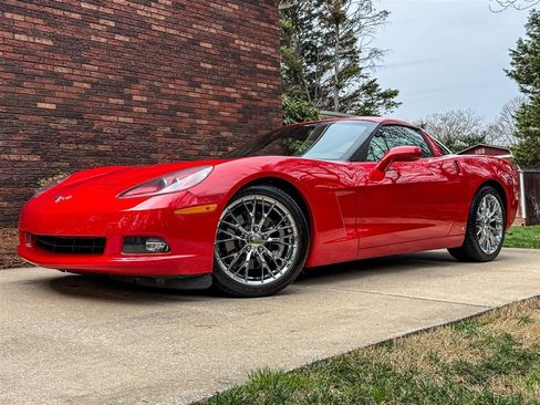 Used 2007 Chevrolet Corvette Coupe image 2