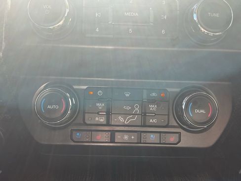 Used 2021 Ford F250 Lariat w/ Lariat Ultimate Package AWD/4WD image 18