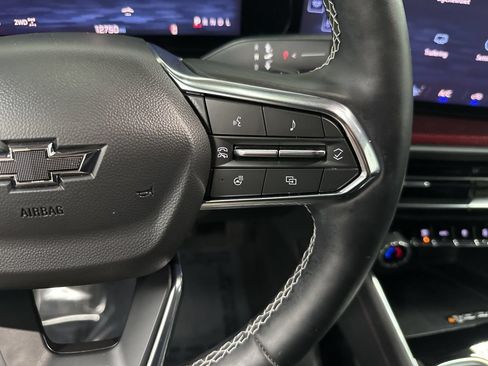 Used 2025 Chevrolet Traverse Z71 AWD/4WD image 16