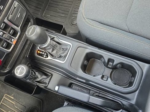 Used 2025 Jeep Gladiator Sport AWD/4WD image 25