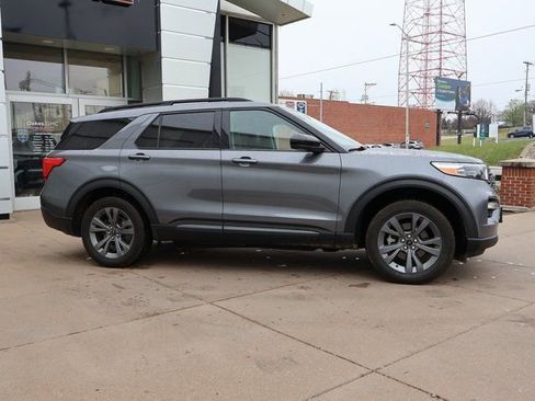 Used 2022 Ford Explorer XLT w/ Equipment Group 202A image 9