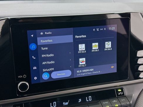 Used 2025 Toyota Camry SE w/ Convenience Package FWD image 14