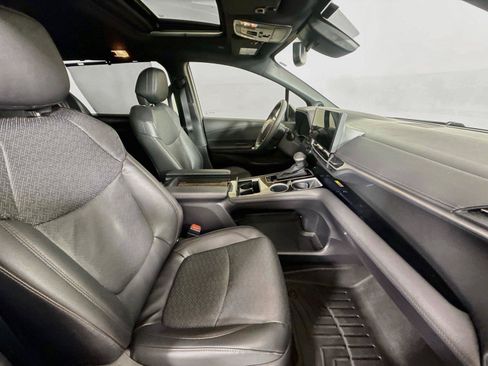 Certified 2025 Toyota Sienna Limited FWD image 45