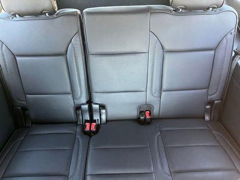 Used 2025 GMC Yukon XL Denali AWD/4WD image 18