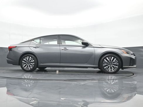 Used 2024 Nissan Altima 2.5 SV image 22