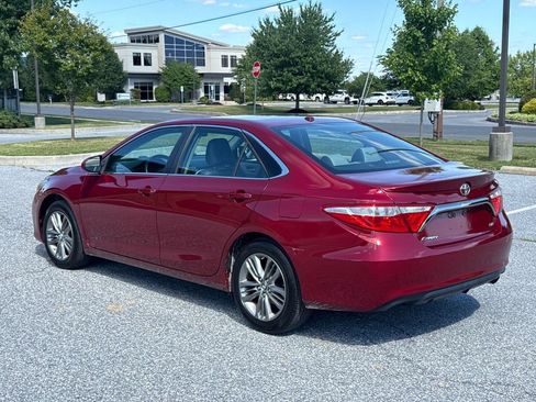 Used 2015 Toyota Camry SE w/ Moonroof Package FWD image 6