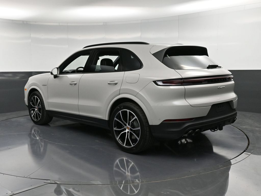 Certified 2026 Porsche Cayenne E-Hybrid AWD/4WD image 3